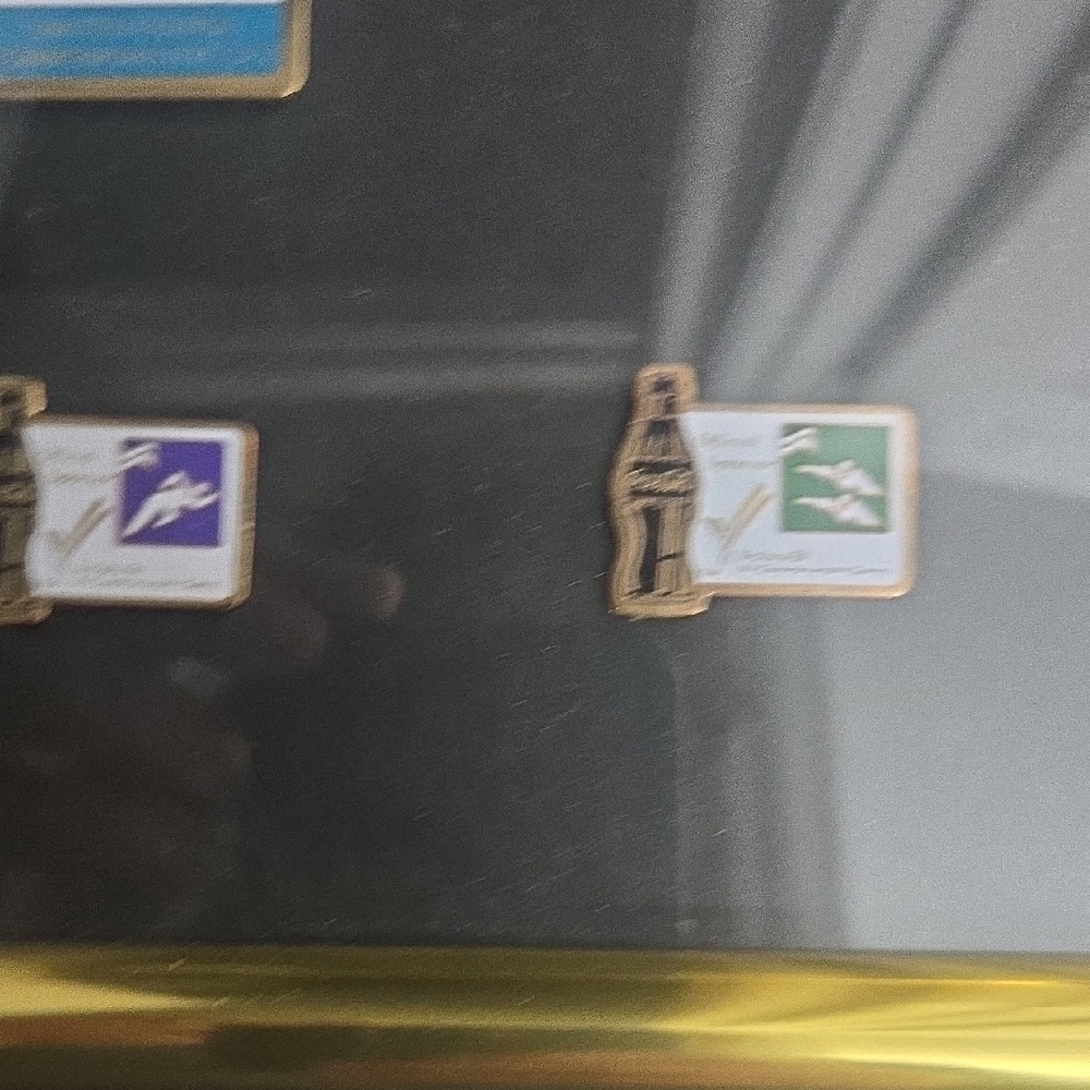 Vintage 1994 Coca-Cola Victoria Commonwealth Games Framed Pin Set (15 Pins) - Picture 5 of 9